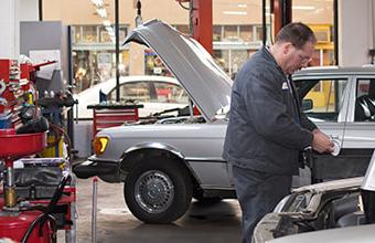 Réparation auto mécanicien pièces de réemploi