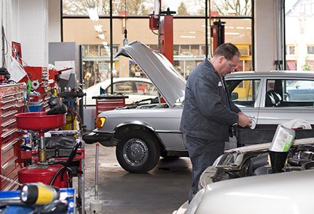 Réparation auto mécanicien pièces de réemploi